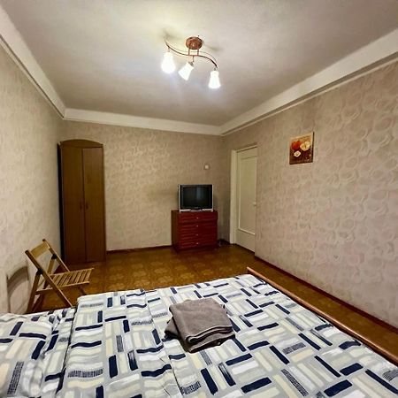 Квартира Эконом-Класса Возле Метро Левобережная 基輔 外观 照片
