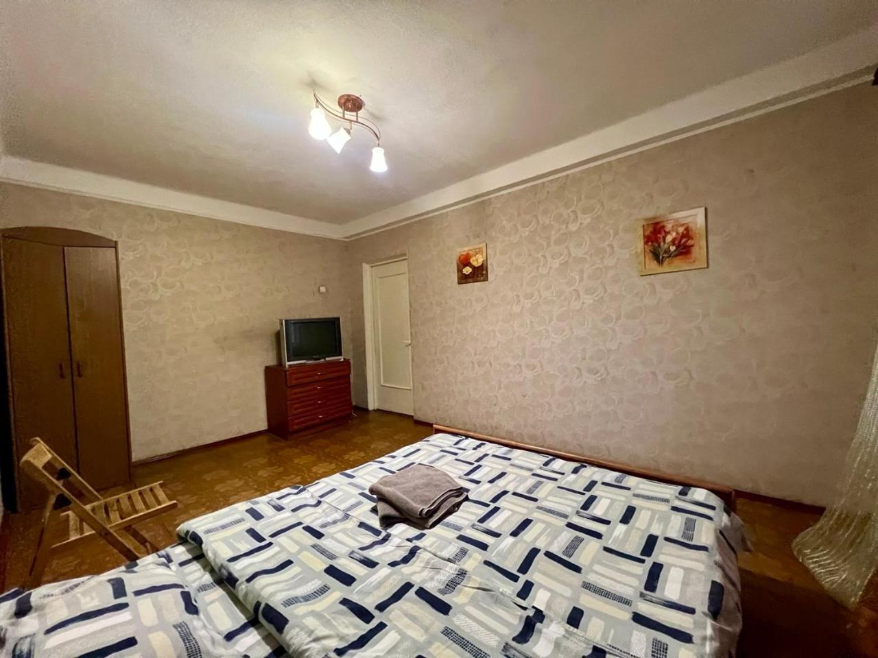 Квартира Эконом-Класса Возле Метро Левобережная 基輔 外观 照片