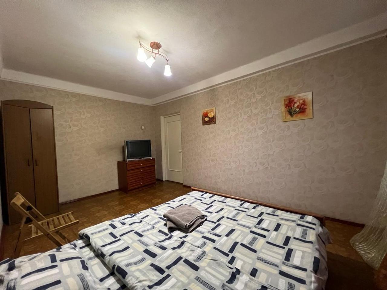 Квартира Эконом-Класса Возле Метро Левобережная 基輔 外观 照片