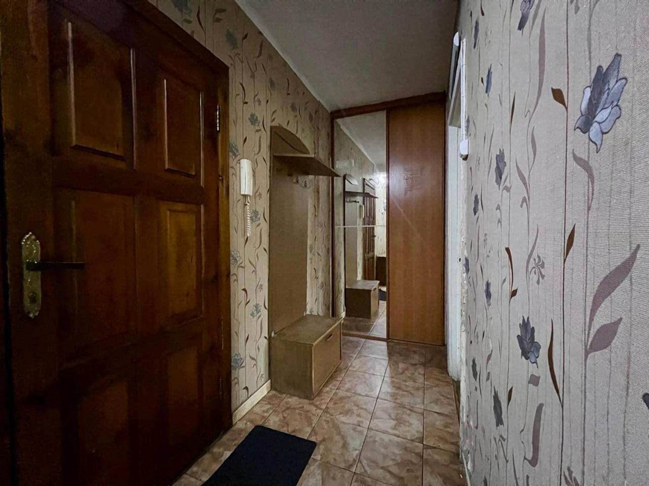 Квартира Эконом-Класса Возле Метро Левобережная 基輔 外观 照片
